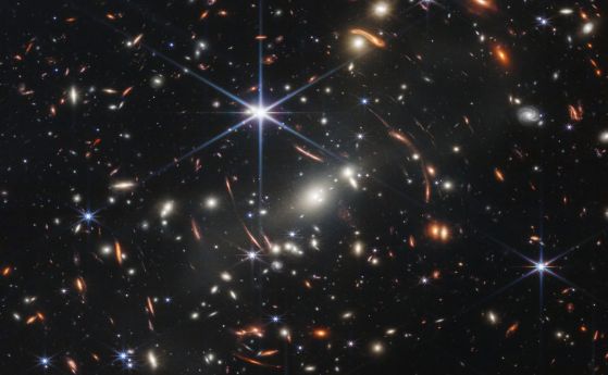 Първото изображение, направено от космическия телескоп Джеймс Уеб, включващо галактическия куп SMACS 0723.