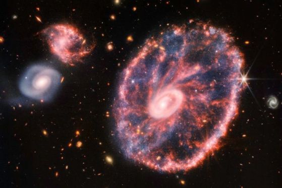 Галактиката Cartwheel (Колело)