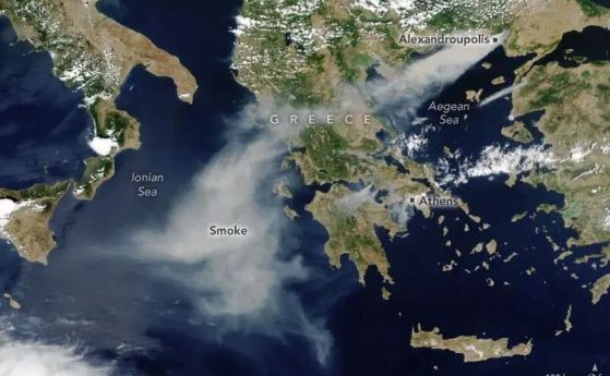 Сателитно изображение на димящи пожари в цяла Гърция, заснето на 22 август 2023 г. от Visible Infrared Imaging Radiometer Suite на NOAA-NASA Suomi NPP.