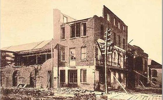 През 1886 г. опустошително земетресение с магнитуд 6.7-7.3 разтърсва Чарлстън, Южна Каролина. Земетресения отпреди векове, включително това събитие, все още може да изпращат вторични трусове в части от Съединените щати според ново проучване в списанието н