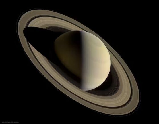 Композитна мозайка на Сатурн