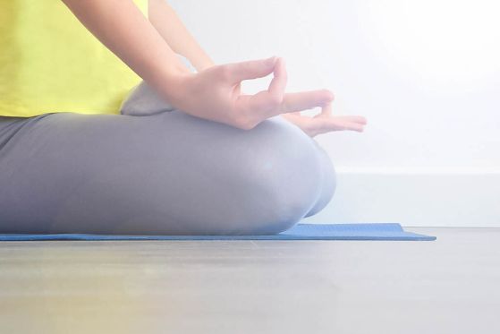 По-осъзнатите индивиди с по-фокусиран върху тялото опит в медитацията определят предходната седмица и месец като по-продължителни