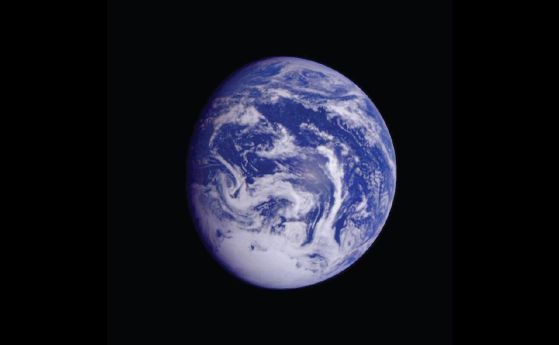 Снимка на Земята, направена от космическия кораб 