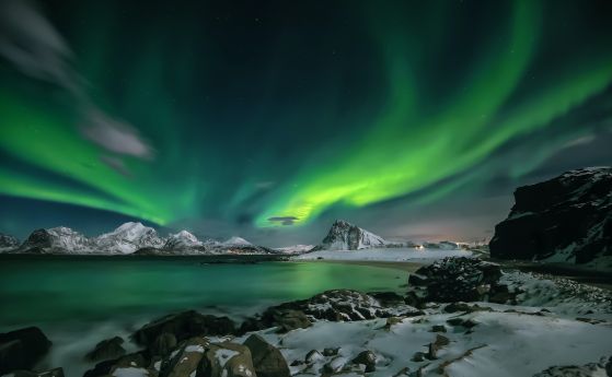 Aurora borealis, или Северното сияние, е хипнотизиращо природно явление, което пленява хората от древни времена.