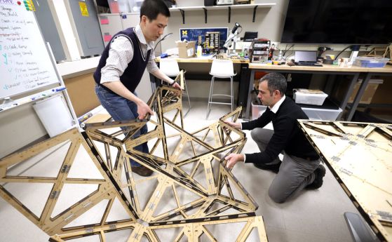 Мост се разгъва като оригами в лабораторията на Евгени Филипов в Мичиганския университет (видео)