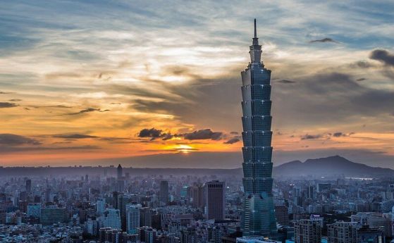 Как най-високият небостъргач в Тайван устоя на най-силното от 25 години земетресение (видео)