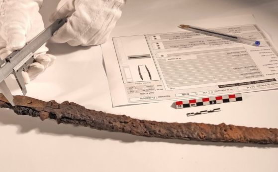 Уникален меч "Екскалибур" е намерен забит изправен в земята в Испания и има ислямски произход