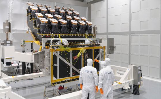 Нов телескоп преодолява космическия шум в търсенето на далечни планети, подобни на Земята Plato, космическият апарат на Европейската космическа агенция за лов на земеподобни планети след инсталирането на 24 от 26-те си камери.