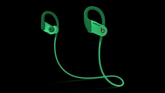Beats пуска светеща в тъмното версия на спортните слушалки Powerbeats