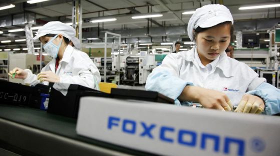 Foxconn планира да изгради две фабрики за електромобили през 2022