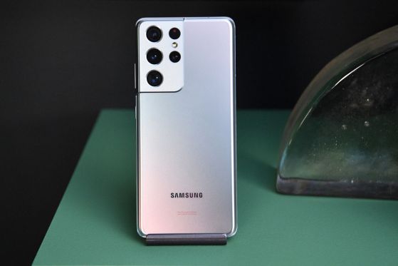 Samsung Galaxy S21 Ultra работи със S Pen и има две телефото лещи
