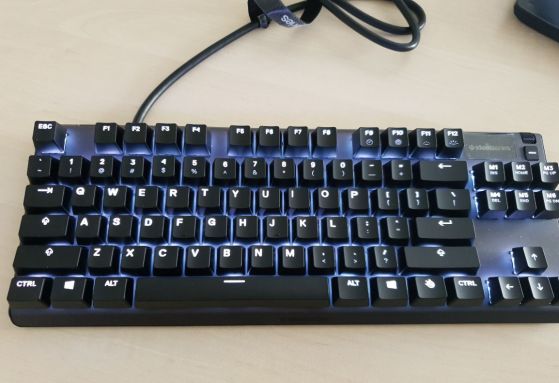 Apex 7 TKL на SteelSeries – клавиатура за гейминг от висок клас (ревю)