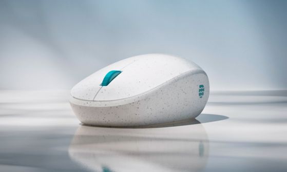 Microsoft създаде безжична мишка от рециклирана океанска пластмаса