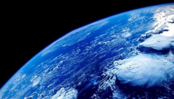 От МКС заснеха ярък блясък в атмосферата на Земята, който прилича на взрив от атомна бомба