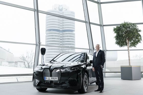 BMW доставя някои от моделите си без Android Auto или CarPlay