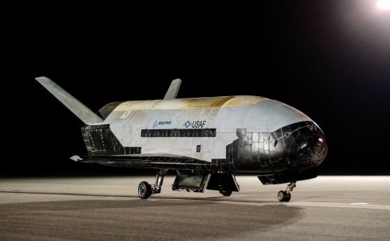 „Тайният“ космически самолет на САЩ кацна след 908-дневен полет