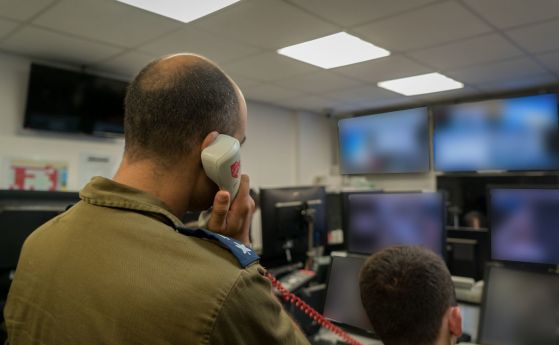 Израел оценява евакуацията в Газа следейки мобилните телефони