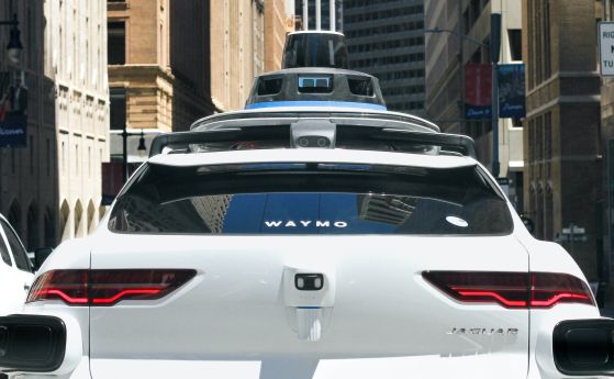 Waymo обяви, че автономните ѝ коли са по-сигурни от шофьорите
