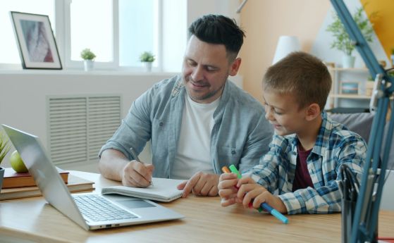 Родителите ценят дигиталната грамотност, но се чувстват неподготвени за нея Родителите ценят дигиталната грамотност, но се чувстват неподготвени за нея