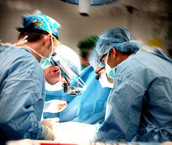 МЗ ще плаща повече за трансплантации през 2012 година.