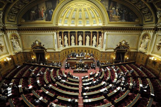 Френският Сенат гласува законопроекта, криминализиращ отричането на арменския геноцид. Снимка: EPA/БГНЕС