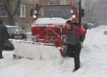 Десетки селища без пътища, ток и вода заради снега