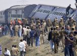 Трима загинали след сблъсък между влак и булдозер в Индия