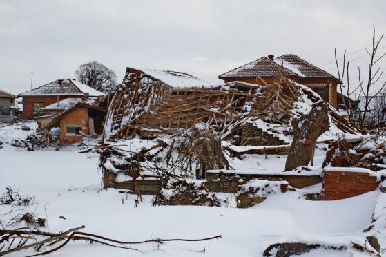Село Бисер, 8 февруари 2012 година - два дни след наводнението, отнело живота на 8 души.
