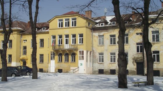 Сградата на Първо помощно училище в столицата.