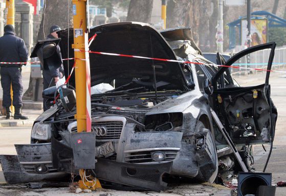 Автомобилът на Харасимов след взрива. Снимка: БГНЕС