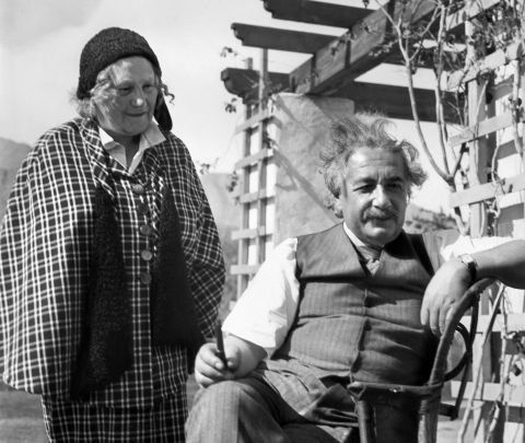 Айнщайн и втората му съпруга, Елза Льовентал Снимка: БГНЕС