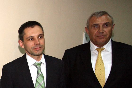 Николай Вълканов (вдясно) и Евгений Луканов от ПИБ, която също искаше да купи концесията. Снимка: БГНЕС