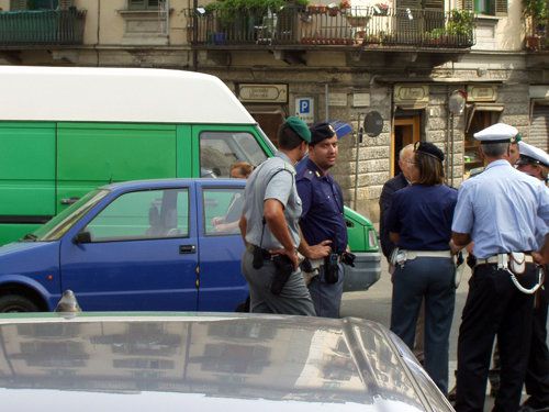 Арестуваха българи за трафик на коли в Италия, Снимка: www.fadingad.com