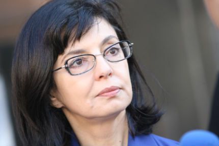 Меглена Кунева се яви пред комисията 