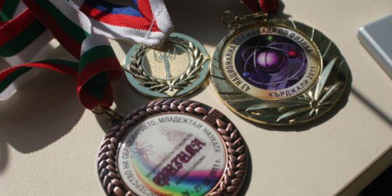 Три златни медала за България на олимпиада по математика. Снимка: БГНЕС