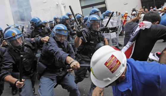 Над 20 души пострадаха при сблъсъци с полицията по време на протест в Рим. Снимка: ЕПА / БГНЕС