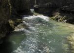 Алчни златотърсачи замърсяват река Крашевица