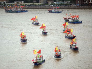 Китайски рибари достигнаха спорните острови Сенкаку. Снимка: japantimes