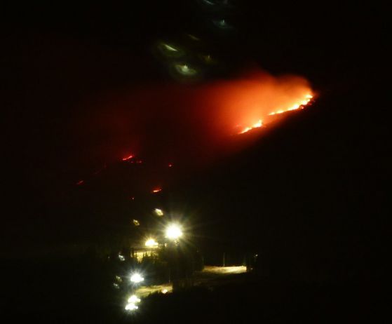 Пожарът през нощта. Снимка OFFRoad-Bulgaria.com