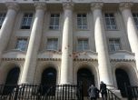 Съдебната палата осъмна с "доматена фасада" (снимки) 