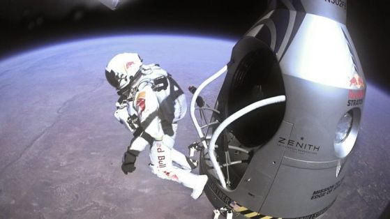 Феликс Баумгартнер извърши уникален скок от стратосферата 19