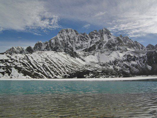 Едно от езерата Гокьо на Хималаите. Снимка: blackwing_de