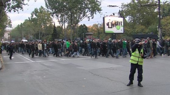 240 полицаи охраняват феновете на Левски и ЦСКА по време на Вечното дерби днес от 16.00 ч. на Националния стадион "Васил Левски". Снимка: БГНЕС, архив