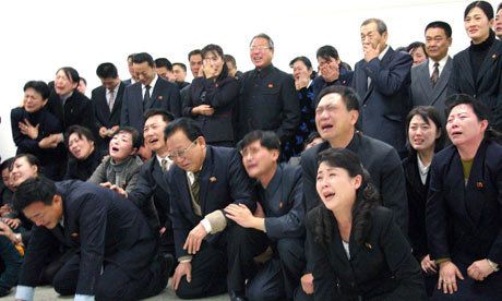 Потънали в мъка севернокорейци заради смъртта на вожда Ким Чен Ир. Снимка: ЕПА