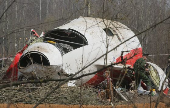 Полски експерти са открили експлозиви сред останките от самолета на полския президент Лех Качински. Снимка: ЕПА / БГНЕС