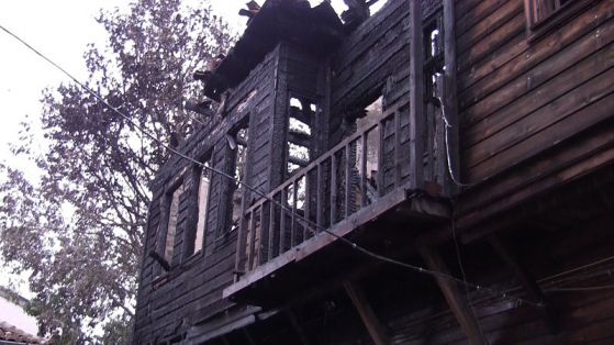 Изгорялата къща в Созопол. Снимка: БГНЕС