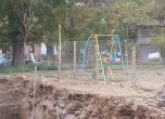 Общински съветник от ГЕРБ строи върху детска площадка (снимки)