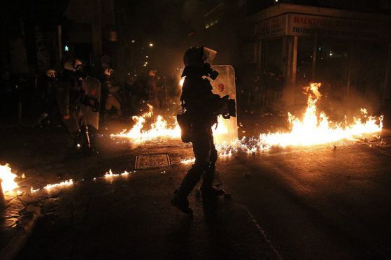 Метежът в гръцката столица завърши с над 50 арестувани. СНИМКА: ЕПА/БГНЕС