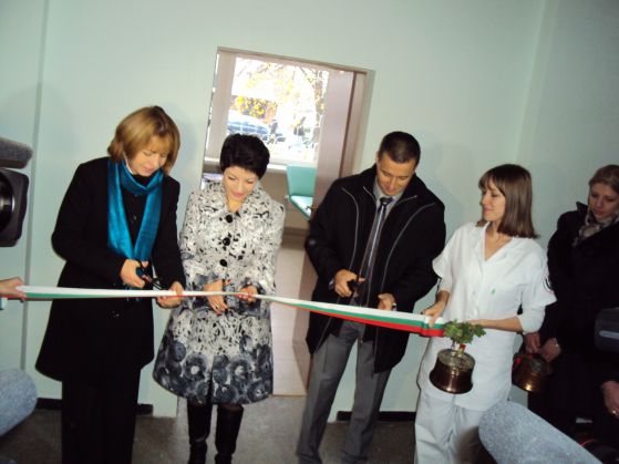 Йорданка Фандъкова и Десислава Атанасова откриха център на Спешна помощ в Студентски град. Снимка: Борислава Бибиновска