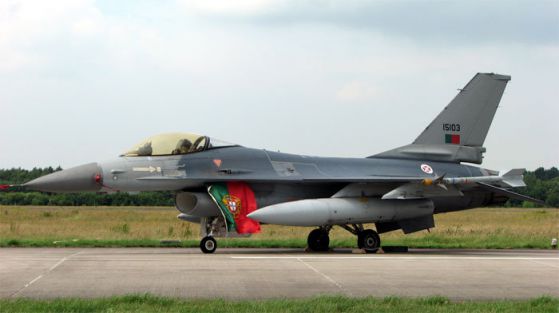 Един от португалските F16 MLU